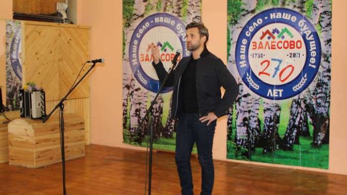 Алексей Нечепуренко исполняет песню Конь (2)